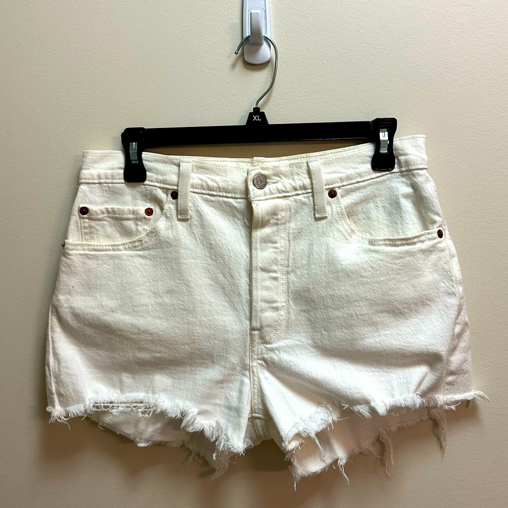 Levi’s 501 Distressed Cut-Off Shorts | White